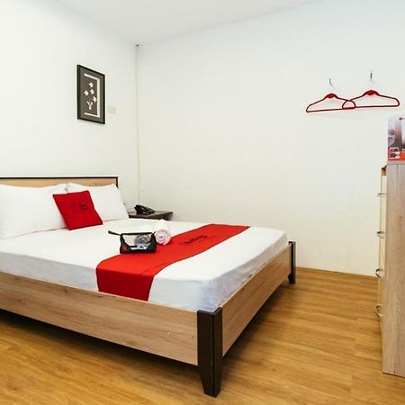 Reddoorz Plus Near Commonwealth Regalado Ciudad Quezon Exterior foto