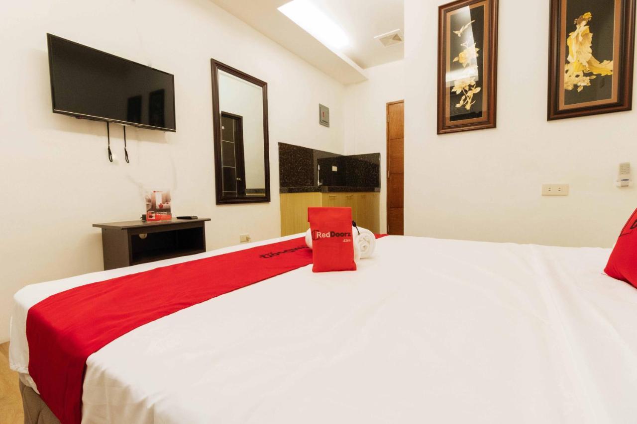 Reddoorz Plus Near Commonwealth Regalado Ciudad Quezon Exterior foto