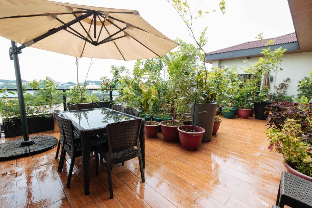 Reddoorz Plus Near Commonwealth Regalado Ciudad Quezon Exterior foto