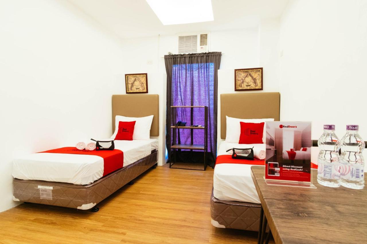 Reddoorz Plus Near Commonwealth Regalado Ciudad Quezon Exterior foto