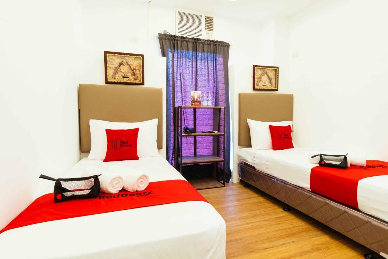 Reddoorz Plus Near Commonwealth Regalado Ciudad Quezon Exterior foto